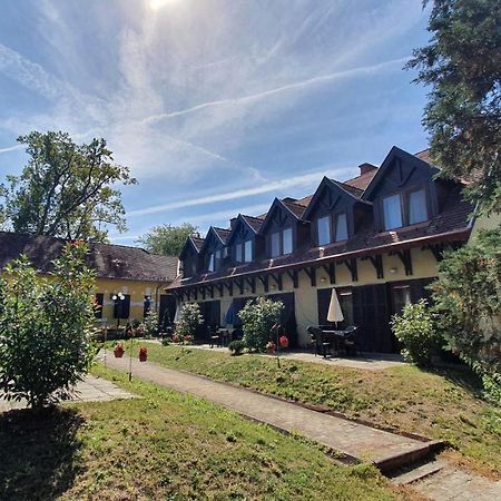 Harmonia Apartmanhaz Balatonlelle Buitenkant foto
