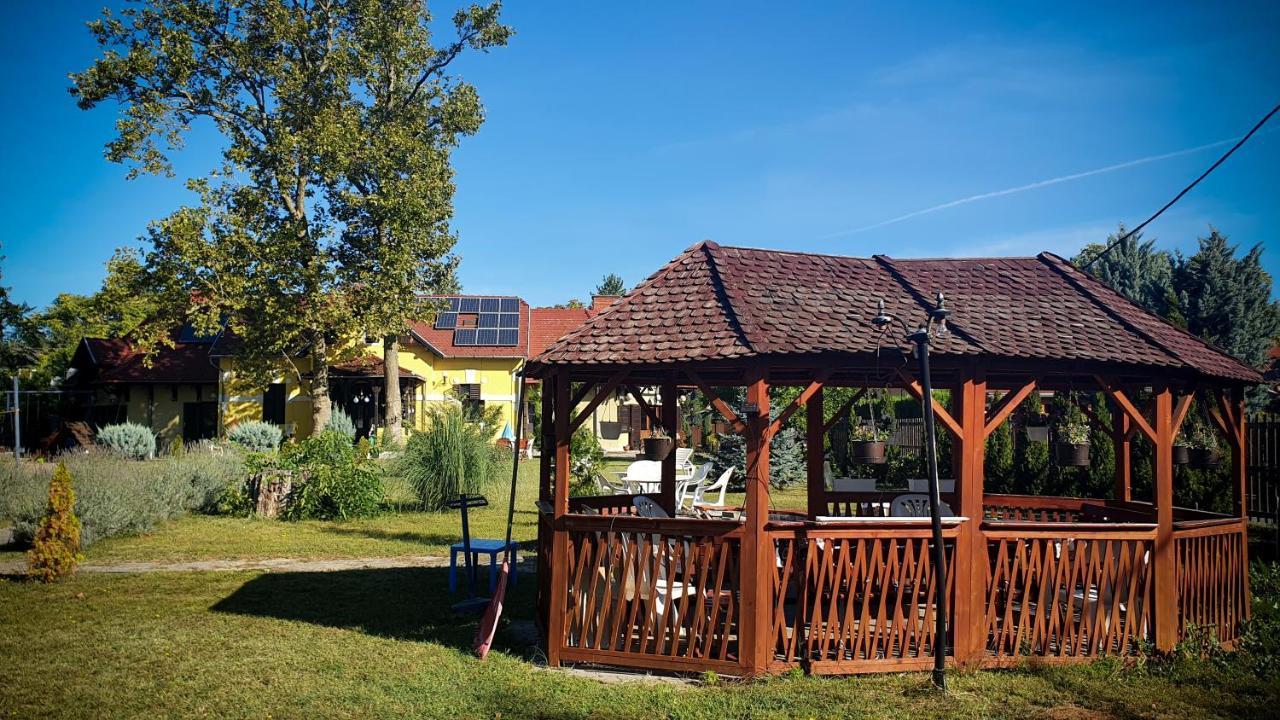 Harmonia Apartmanhaz Balatonlelle Buitenkant foto