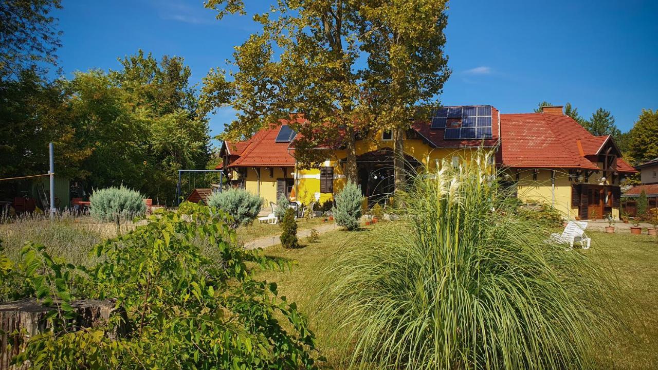 Harmonia Apartmanhaz Balatonlelle Buitenkant foto