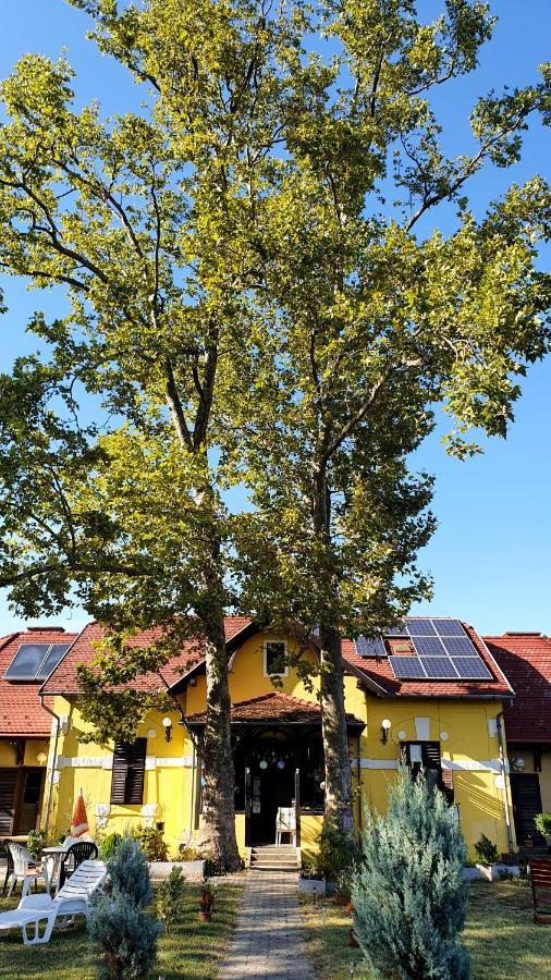 Harmonia Apartmanhaz Balatonlelle Buitenkant foto