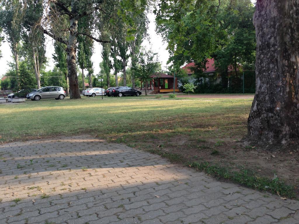 Harmonia Apartmanhaz Balatonlelle Buitenkant foto