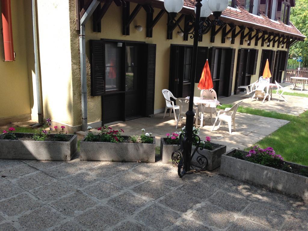 Harmonia Apartmanhaz Balatonlelle Buitenkant foto